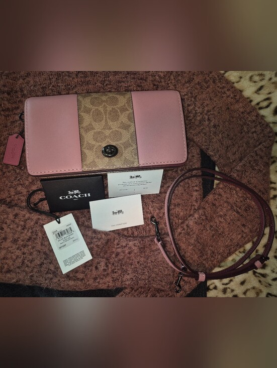 Coach Handbags - Coach DINKY 22